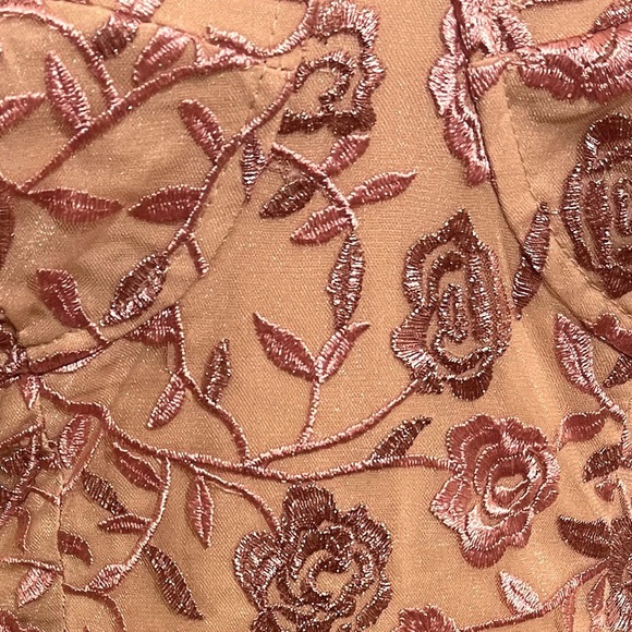 Storia Lace Floral Midi Dress - Picture 8 of 10